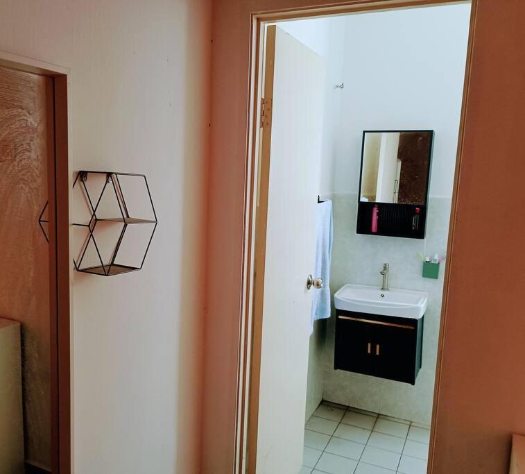 Tenang Retreat Holiday Home 3Bedroom 3Bath 2Parking Kajang Luaran gambar